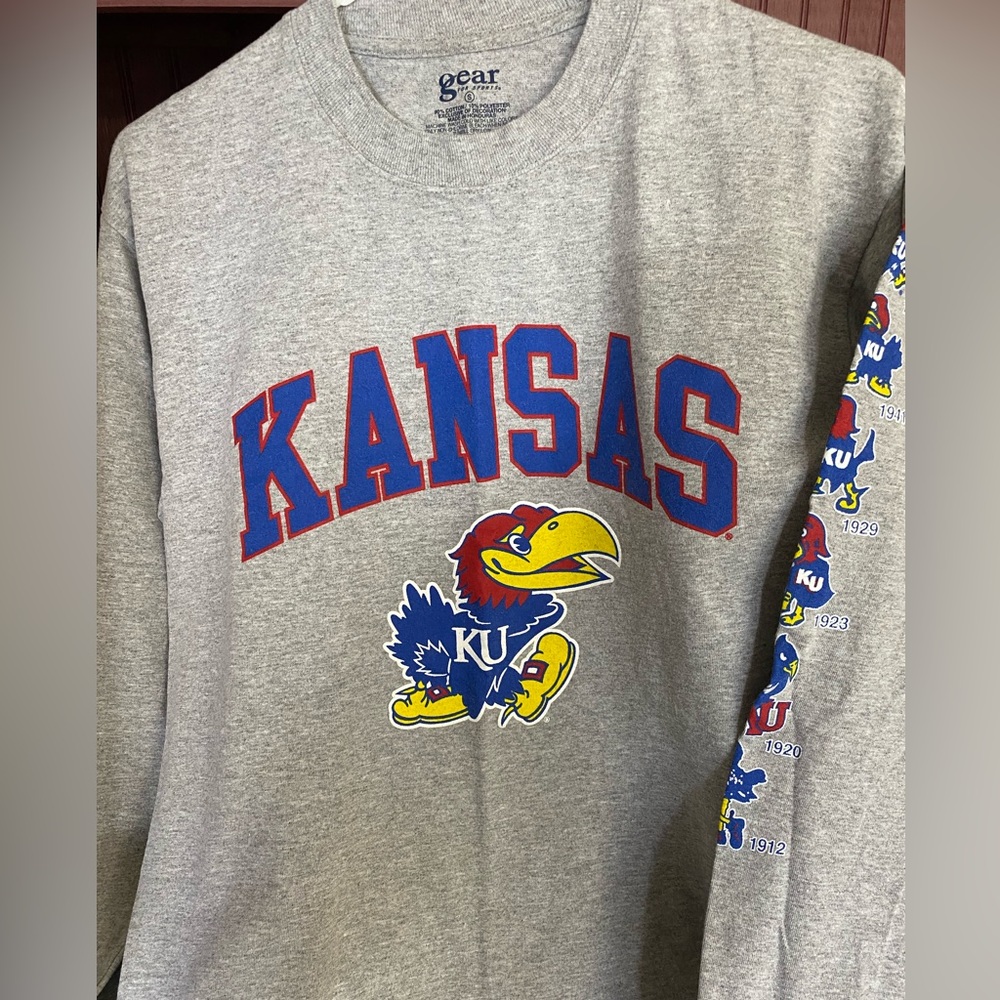 Women’s Small Chiefs Long Sleeve T-shirt
